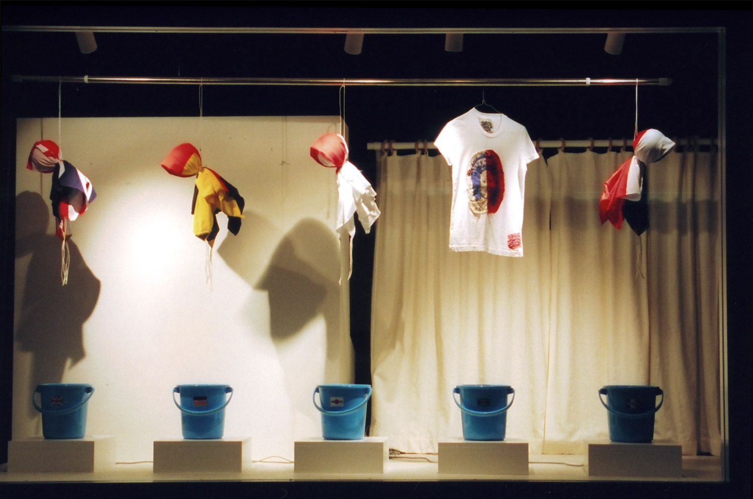 Window Dressing of buyable art 渋谷DESPERADO_1